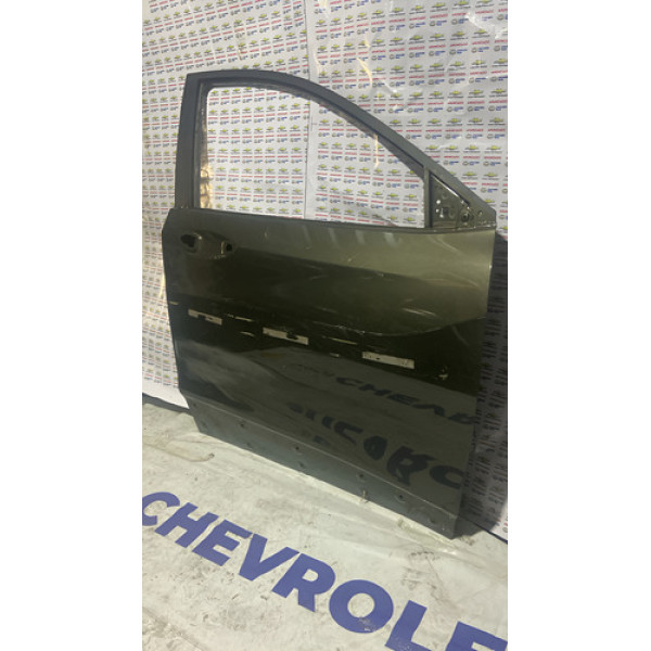 Porta Dianteira Lado Direito Tracker 2020 2021 2023 Usado 